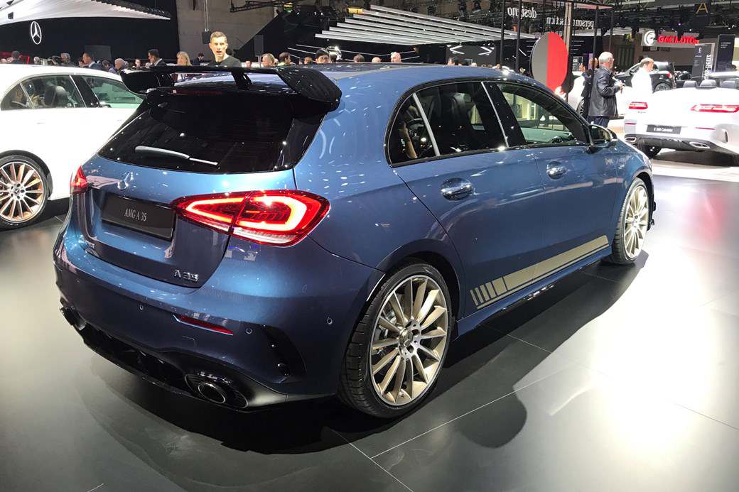 新梅賽德斯- amg A35: 2018年熱門a級車抵達(dá)巴黎