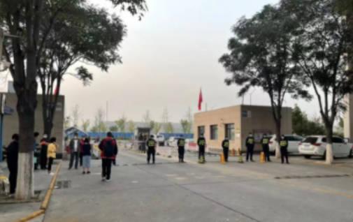 不得采取各種形式的臨時(shí)封控
