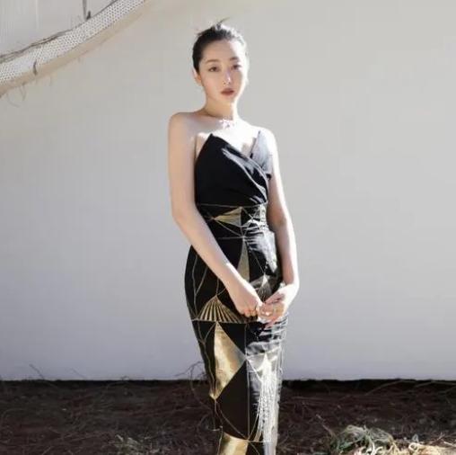 勇敢面對(duì)：蔣夢婕被惡意拍裙底遭勒索，呼吁女性用法律維護(hù)自身權(quán)益