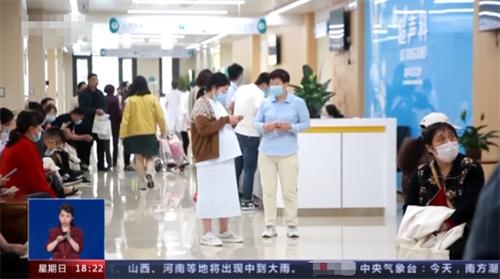 新冠病毒二次感染解答：年輕人癥狀輕，嗓子疼需自行觀察還是就醫(yī)？