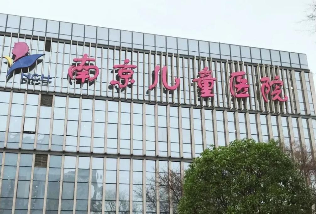 嬰兒輸液過程中心率失常，家屬指責(zé)醫(yī)生未監(jiān)測藥物副作用