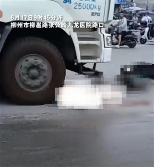 廣西柳州市悲??！環(huán)衛(wèi)自卸貨車與電動(dòng)車碰撞致2人死亡