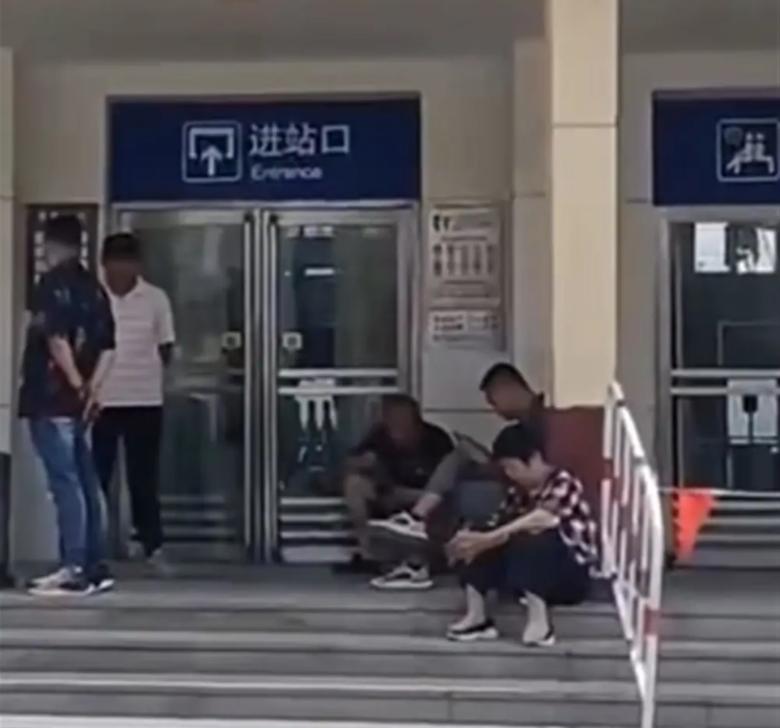 河北滄州青縣火車(chē)站調(diào)整營(yíng)業(yè)時(shí)間，中午不再鎖門(mén)，旅客不再苦等