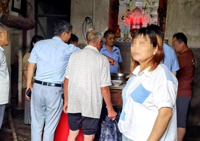 揭秘江西一家16口聚餐疑遭投毒：生命垂危的恐怖經(jīng)歷！