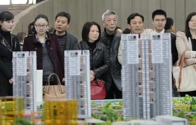 揭秘富豪豪宅熱潮：40度高溫看房，驚人茶水費160萬曝光