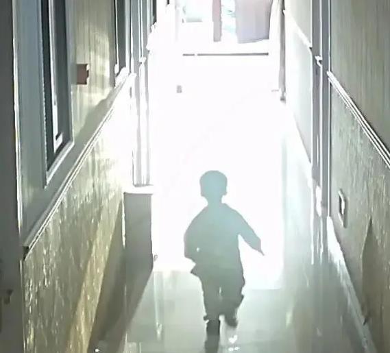 上海公寓管理方被起訴，145萬(wàn)賠償金的幼童意外墜樓案待宣判