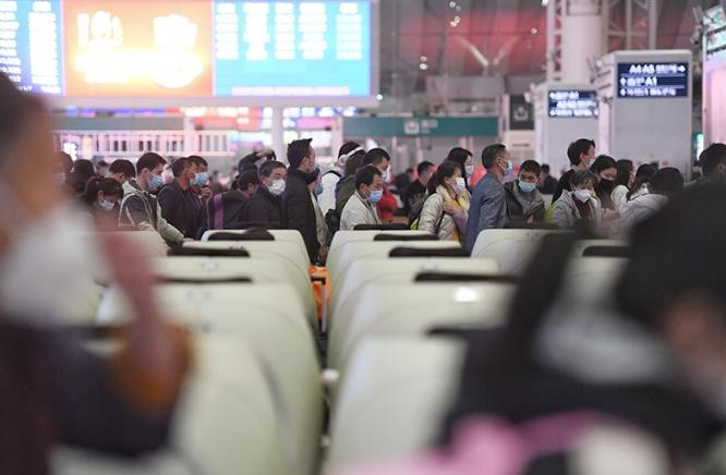 國鐵暑期暑運啟動，加開臨時列車滿足旅客需求