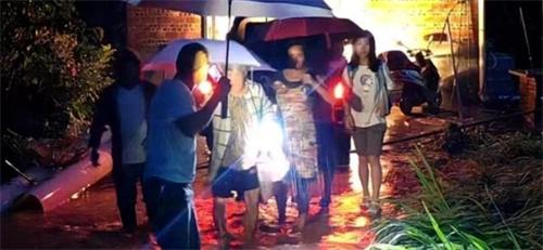 四川省強(qiáng)降雨應(yīng)對(duì)：提前避險(xiǎn)轉(zhuǎn)移3218戶(hù)，防汛工作有序展開(kāi)