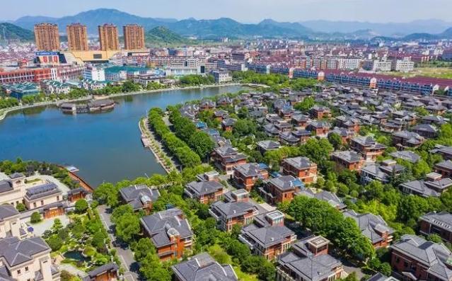 浙江村莊創(chuàng)造經(jīng)濟奇跡：年收入655億元，人均16.5萬元，500萬以下資產(chǎn)成困難戶