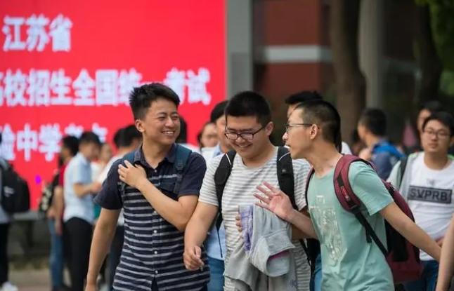 家長慶祝孩子高考佳績轉(zhuǎn)為賭博：警方成功破獲并收繳6萬元賭資！