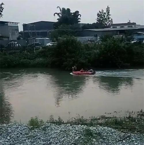 成都毗河落水失聯(lián)事件：女子獲救，兩男子失聯(lián)，搜救仍在進(jìn)行