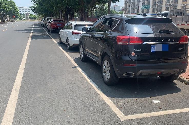 南寧通報(bào)道路停車收費(fèi)問題處理情況：涉事人員被免職，維護(hù)公平公正