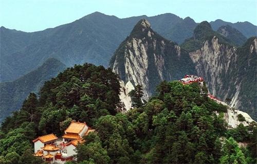 【華山景區(qū)發(fā)布大風藍色預警】游客應警惕大風風險，景區(qū)采取多項安全措施