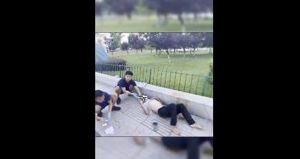 高溫下男子倒地失禁，消防員緊急救援，警鈴響起又趕赴下一場救援