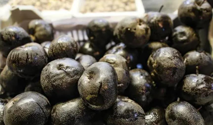 感激之情，哈爾濱市中央大街上的特別回饋：45開頭的身份證號碼享免費凍梨禮》