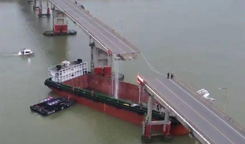 廣州南沙大橋撞斷通報：2人死亡、3人失聯(lián)！當?shù)鼐用窈粲蹶P(guān)注