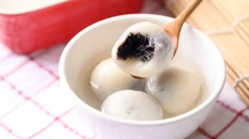 醫(yī)生建議吃湯圓每餐不超過(guò)5至6個(gè)，還應(yīng)避免早晚食用