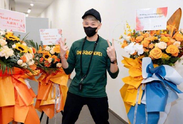 華語樂壇四位天王重聚：周杰倫、王力宏、林俊杰送花籃祝福陶喆