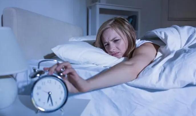 看手機影響睡眠質(zhì)量，你的睡眠狀態(tài)如何？