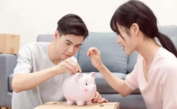 年輕人攢錢，提前過(guò)上自己想要的生活