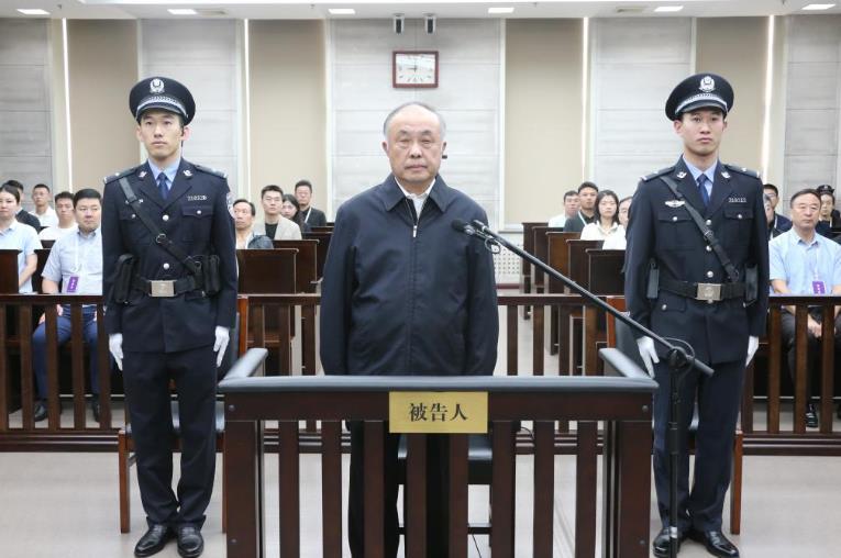 國(guó)家煙草專賣(mài)局原副局長(zhǎng)何澤華受賄案一審：重判告誡權(quán)力不可任性